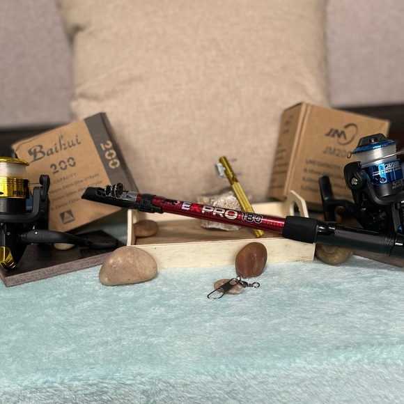 Fishing bundle - 2 Spools, a rod and accessories - Picture 10 of 12